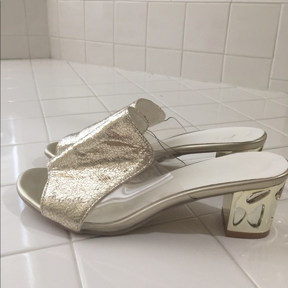 Vintage gold mules. Size 39 fits like size 8 - 8.5. - Picture 4 of 5
